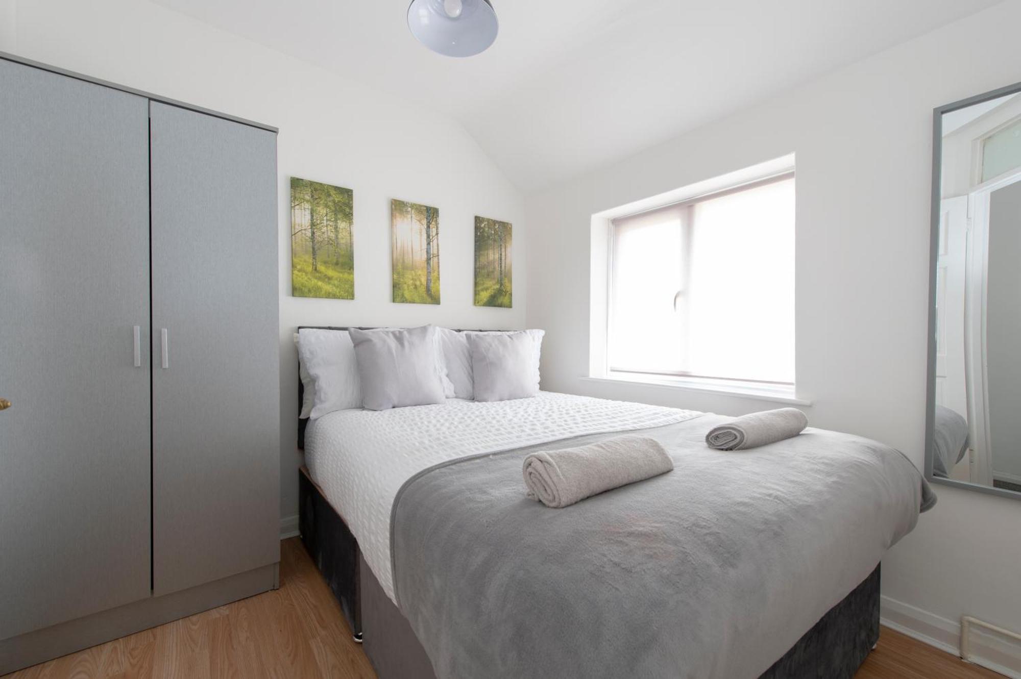 3 Bed House In Rochester 4 Beds Sleeps 7 Wainscot Buitenkant foto