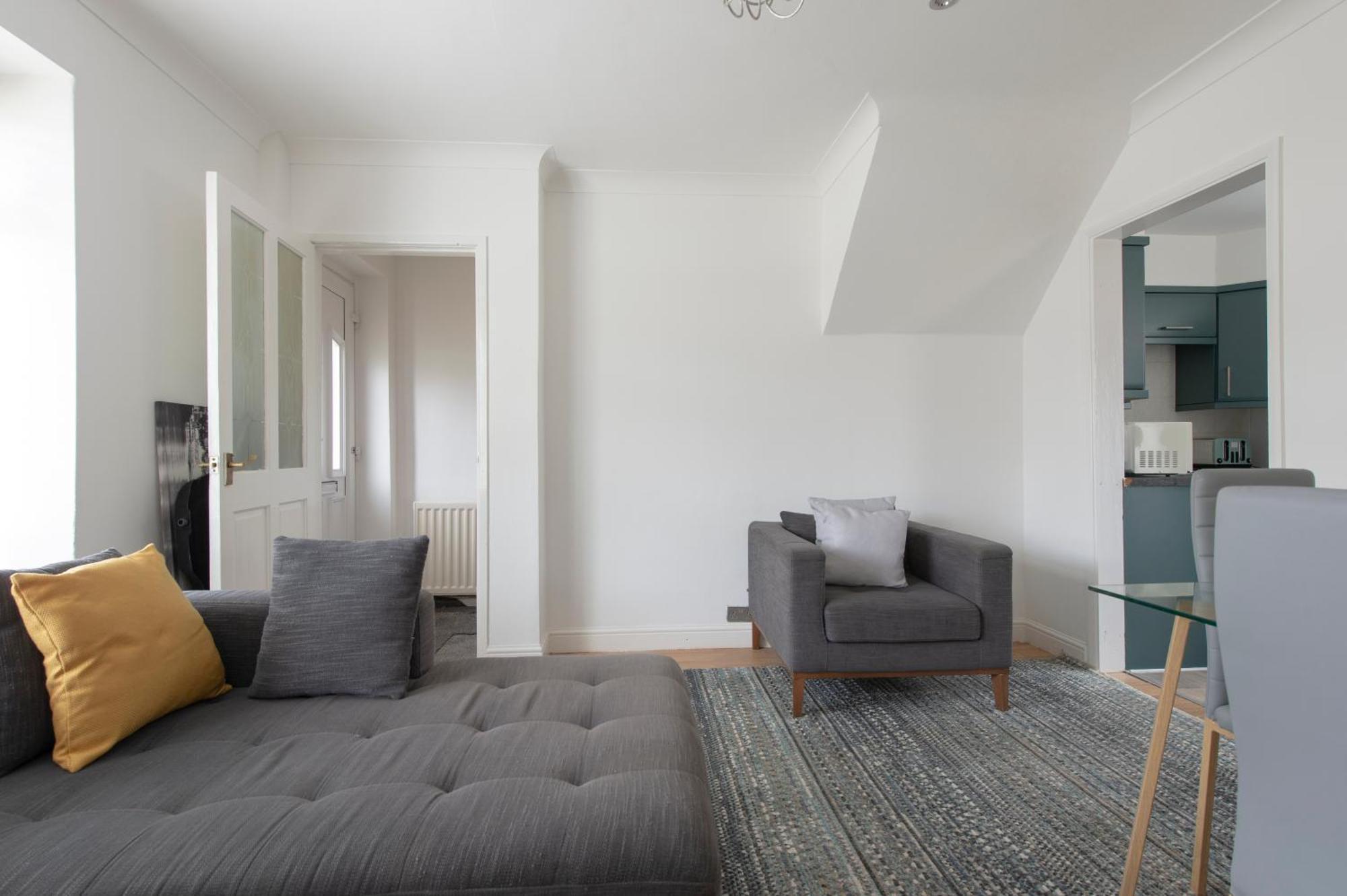 3 Bed House In Rochester 4 Beds Sleeps 7 Wainscot Buitenkant foto
